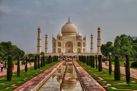 From Delhi: Taj Mahal Private Tour with Skip-the-Line Ticket